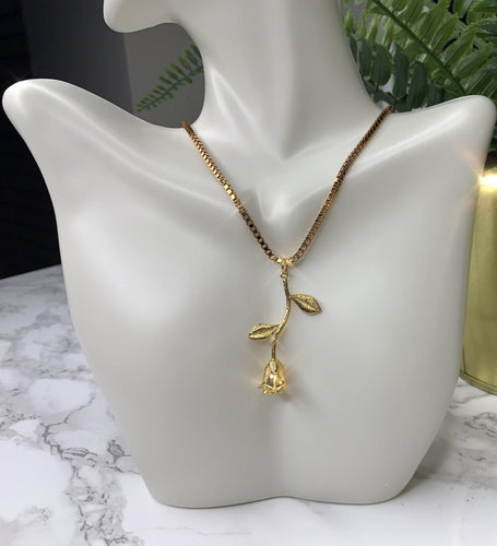 GOLD 'SHE ROSE' NECKLACE