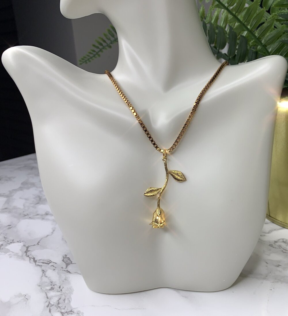 GOLD 'SHE ROSE' NECKLACE